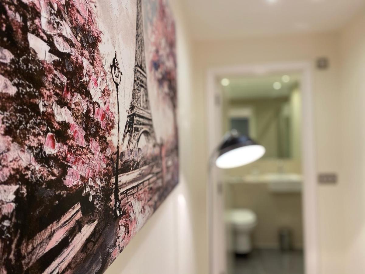 Amazing 2 Bed 2 Bath Private Apartment Watford  Exteriör bild