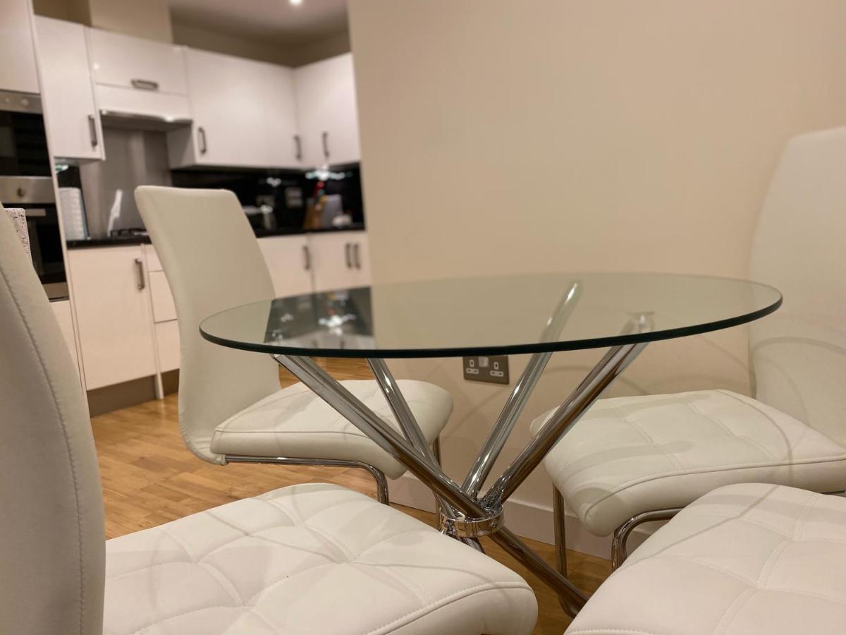 Amazing 2 Bed 2 Bath Private Apartment Watford  Exteriör bild