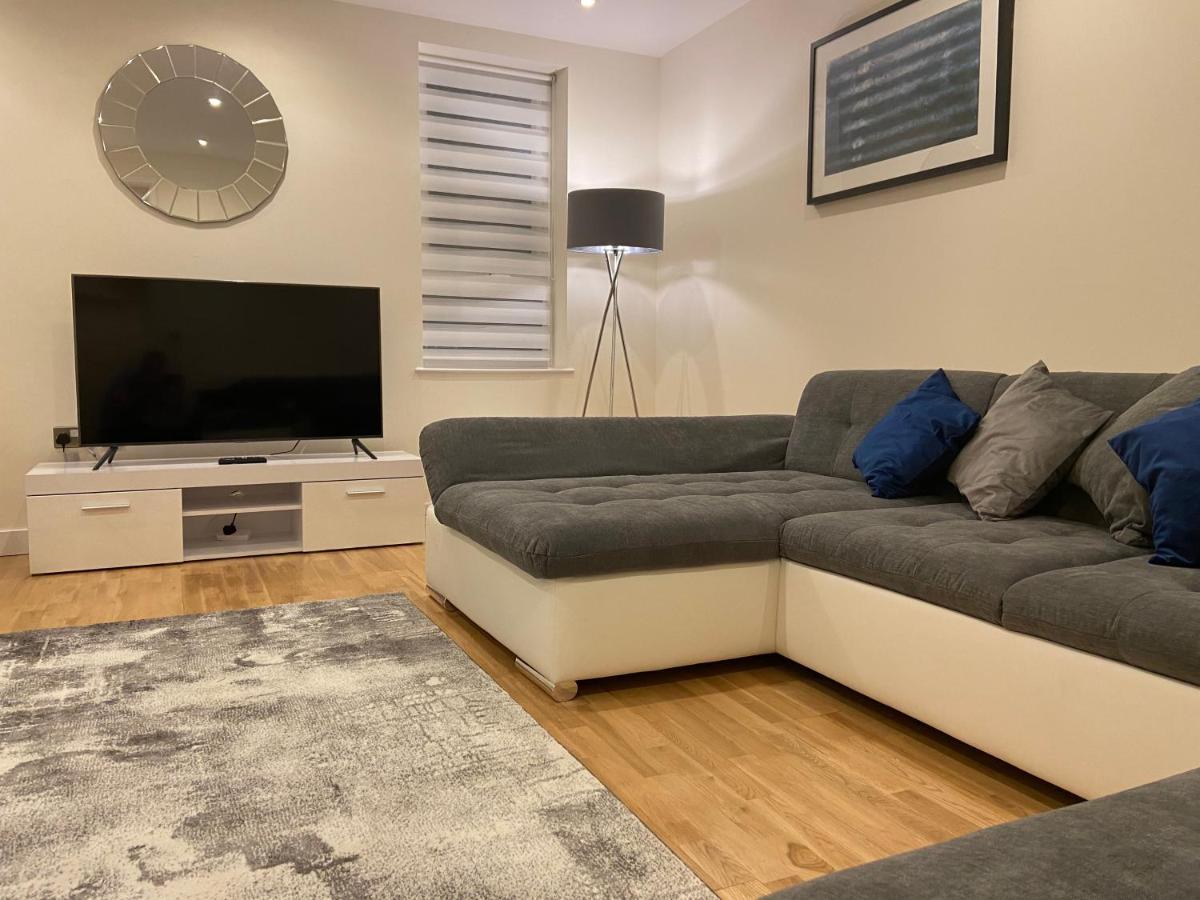 Amazing 2 Bed 2 Bath Private Apartment Watford  Exteriör bild