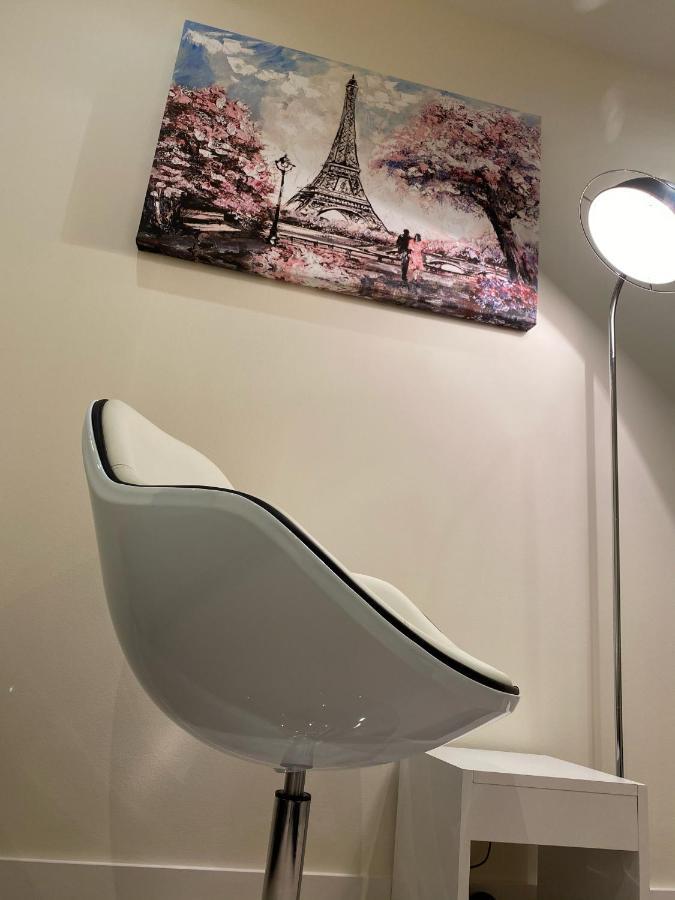 Amazing 2 Bed 2 Bath Private Apartment Watford  Exteriör bild