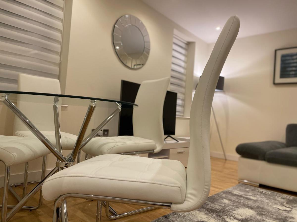 Amazing 2 Bed 2 Bath Private Apartment Watford  Exteriör bild